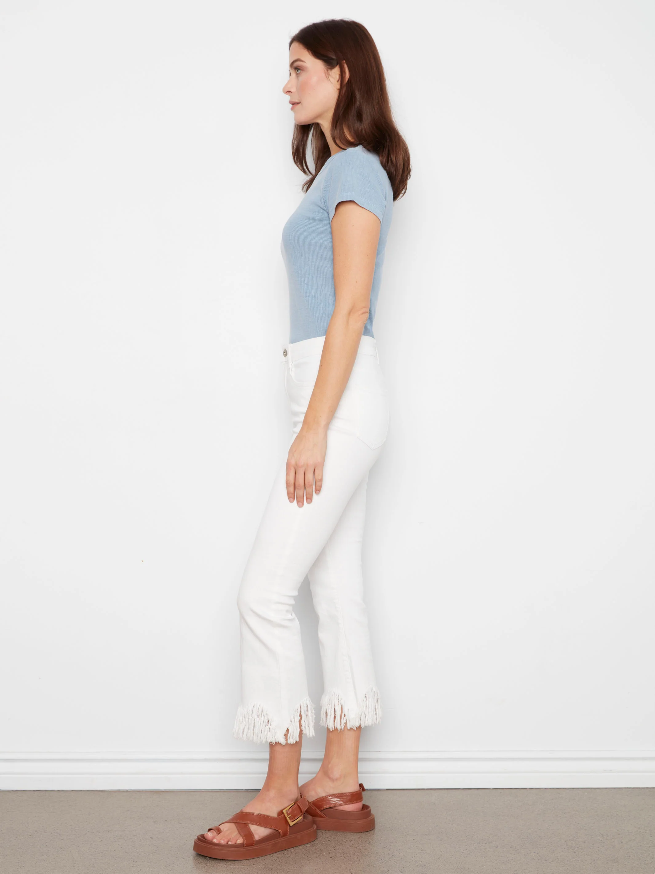 Cropped Jeans With Fringed Hem - White - Image 6