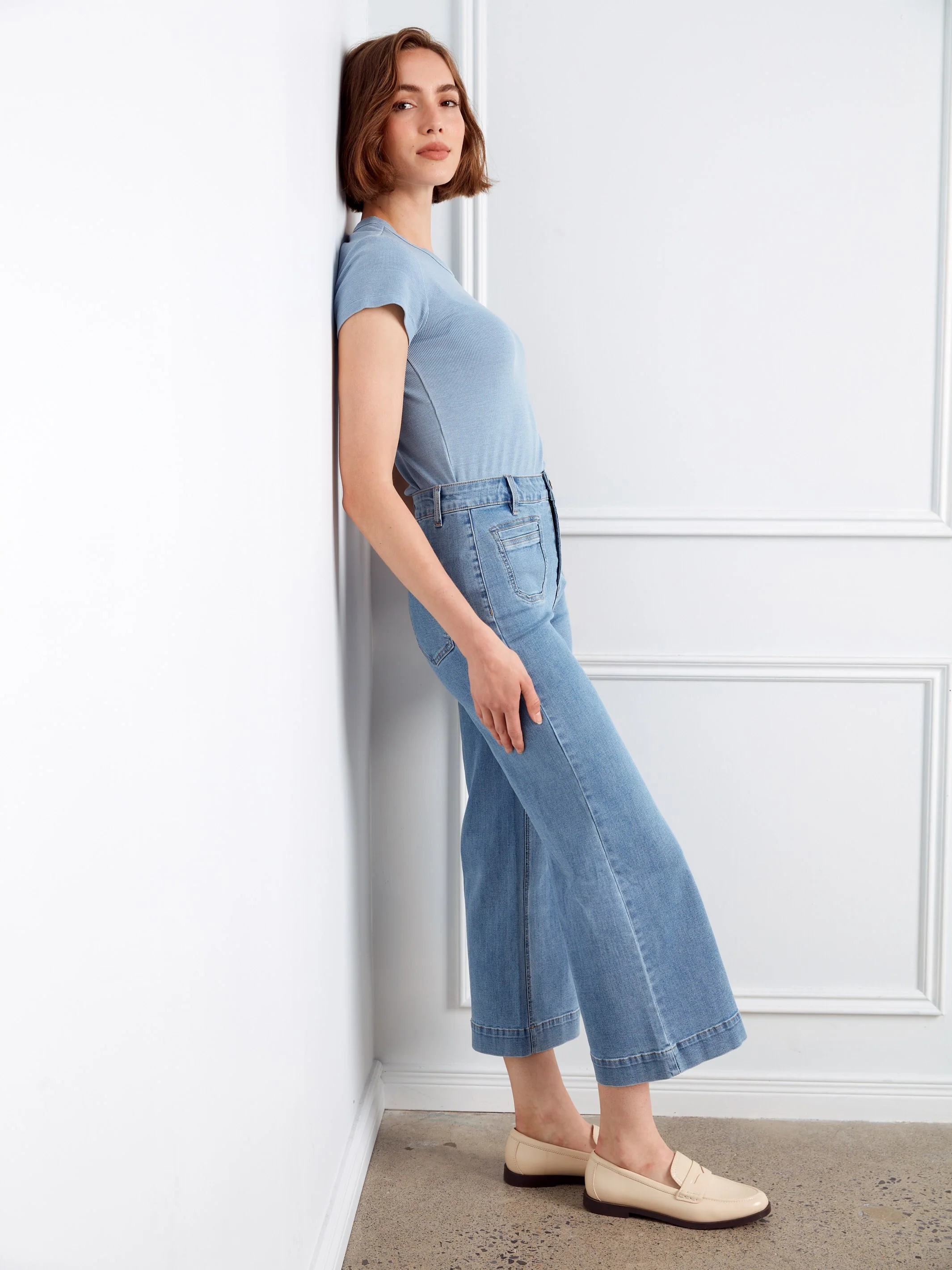 Cropped Patch Pocket Flare Jeans - Blue Jean - Image 5