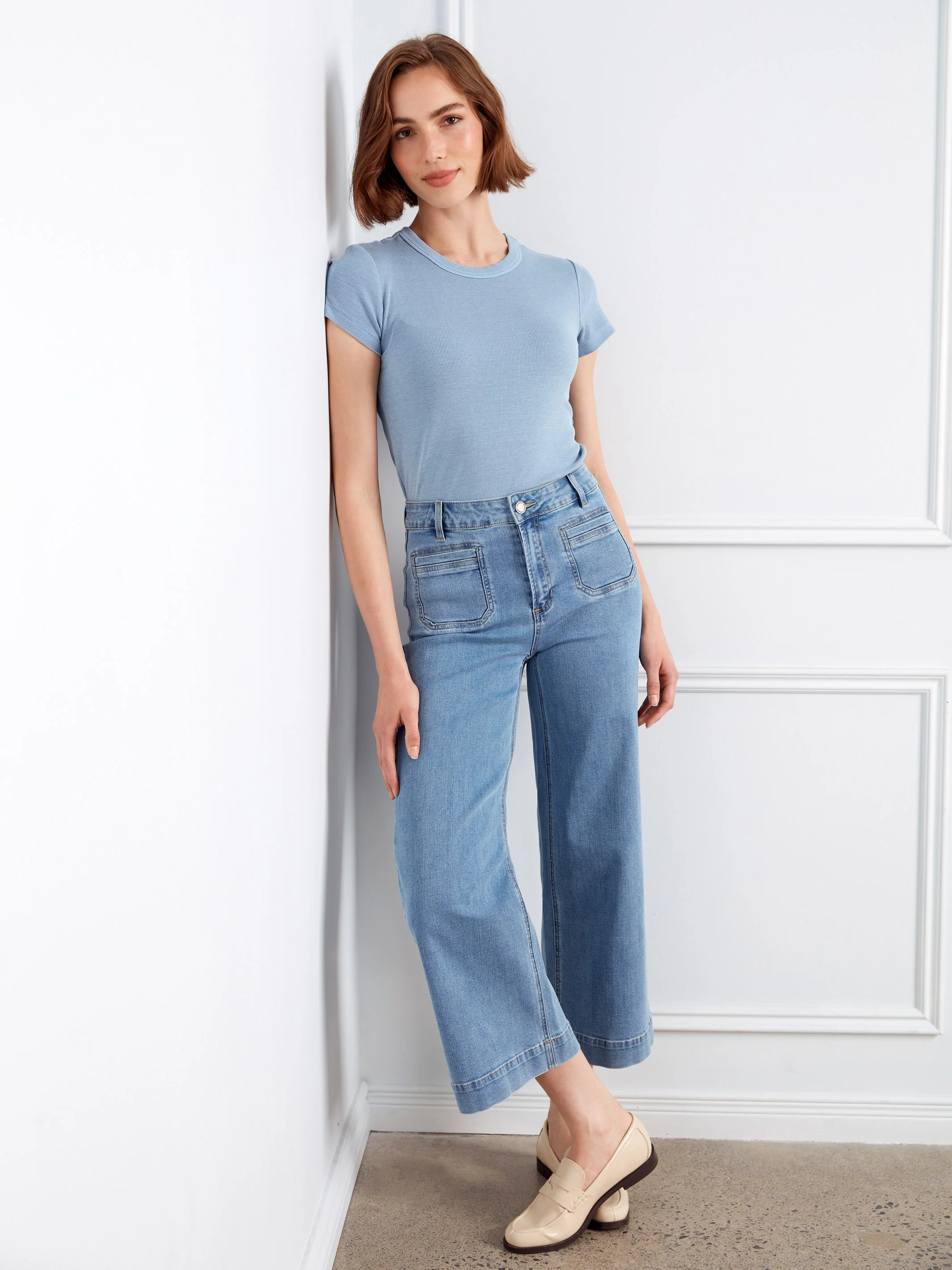 Cropped Patch Pocket Flare Jeans - Blue Jean - Image 6