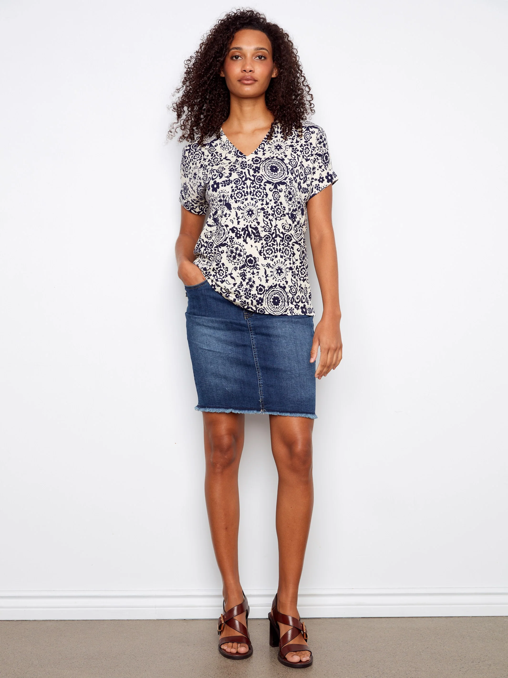 Printed Short Sleeve V-Neck T-Shirt - Baroque - Image 2