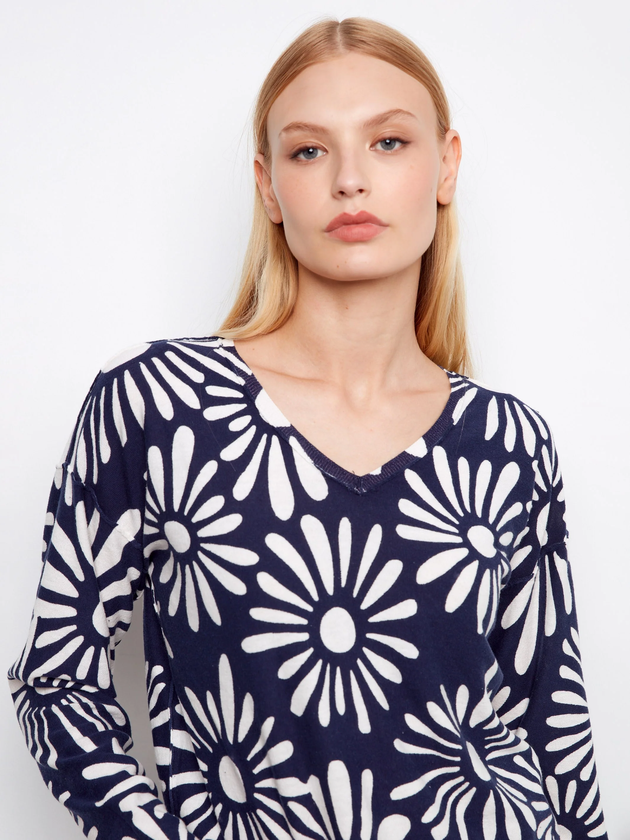 Reversible Printed V-Neck Sweater - Nautic - Image 8